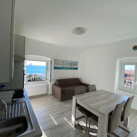 Casa Al Mare Lägenhet Varazze Exteriör bild