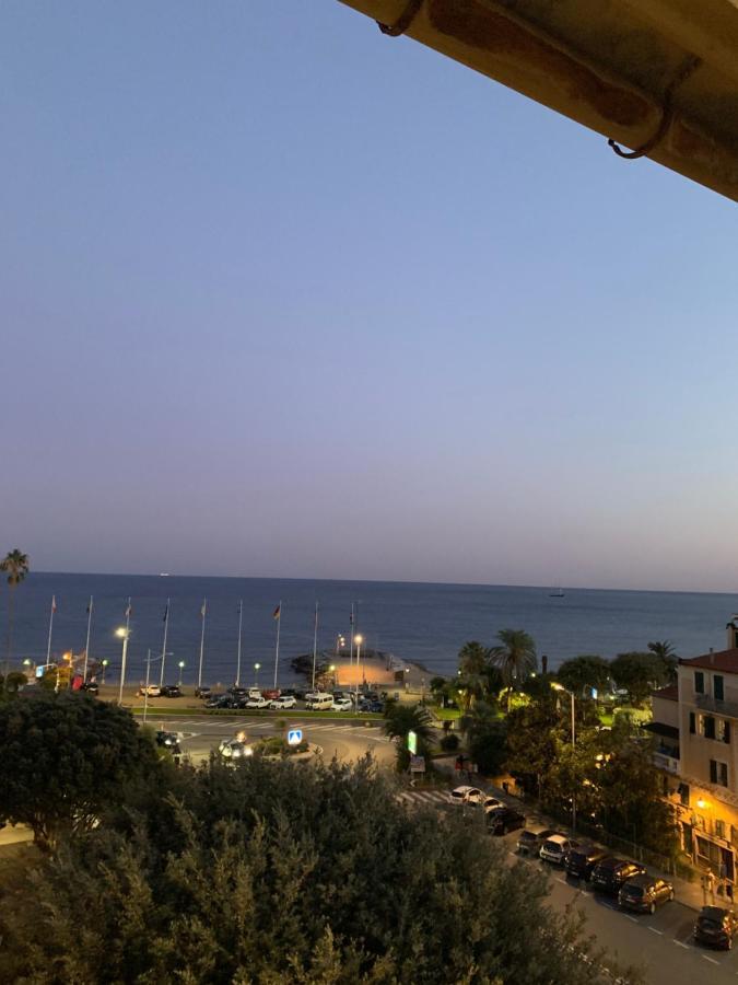 Casa Al Mare Lägenhet Varazze Exteriör bild