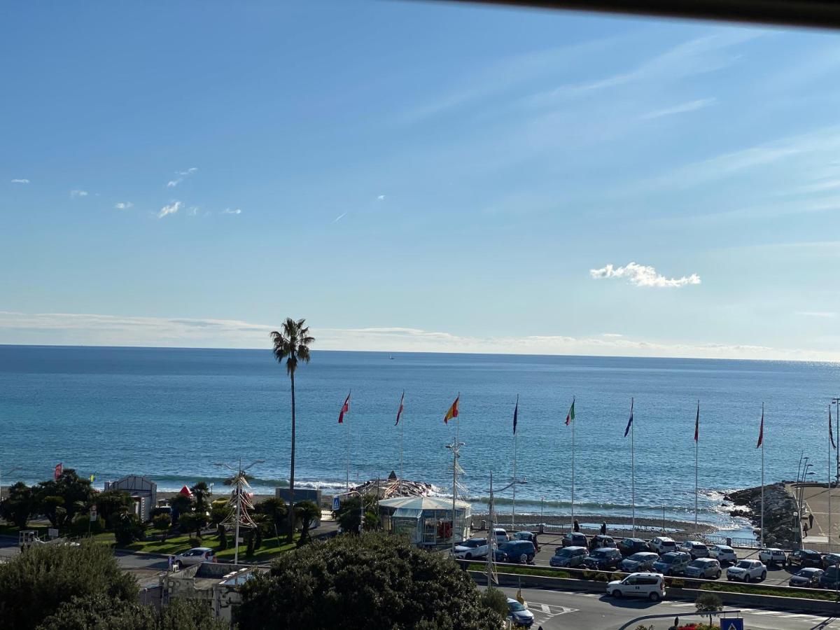Casa Al Mare Lägenhet Varazze Exteriör bild