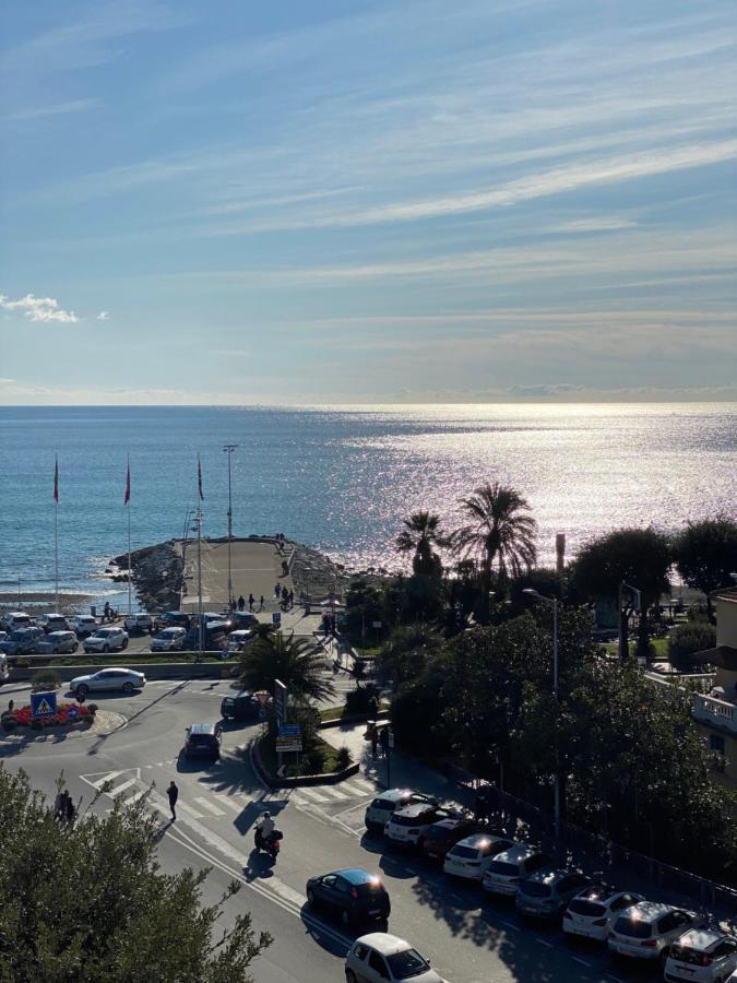 Casa Al Mare Lägenhet Varazze Exteriör bild