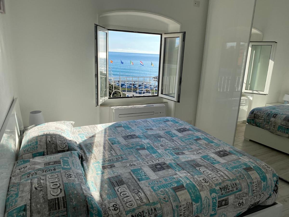 Casa Al Mare Lägenhet Varazze Exteriör bild