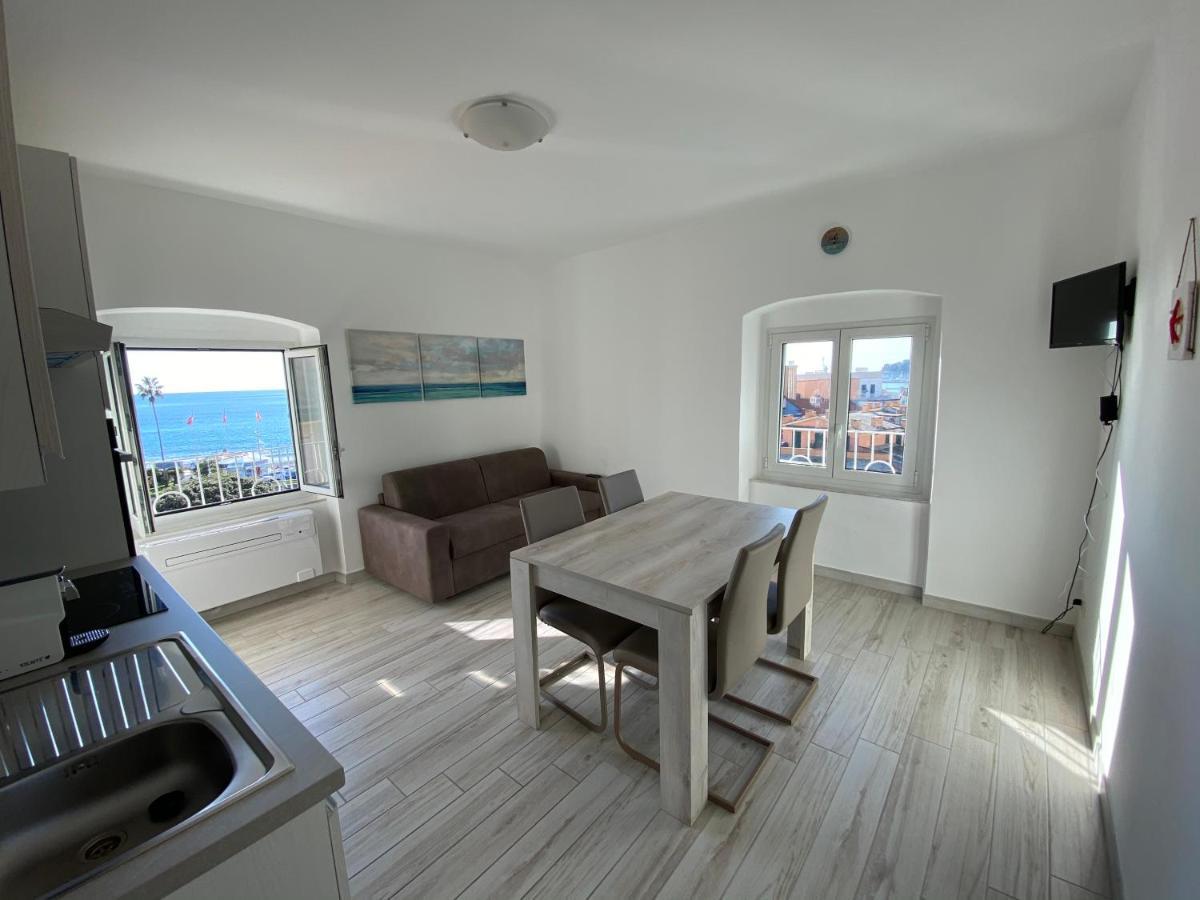 Casa Al Mare Lägenhet Varazze Exteriör bild