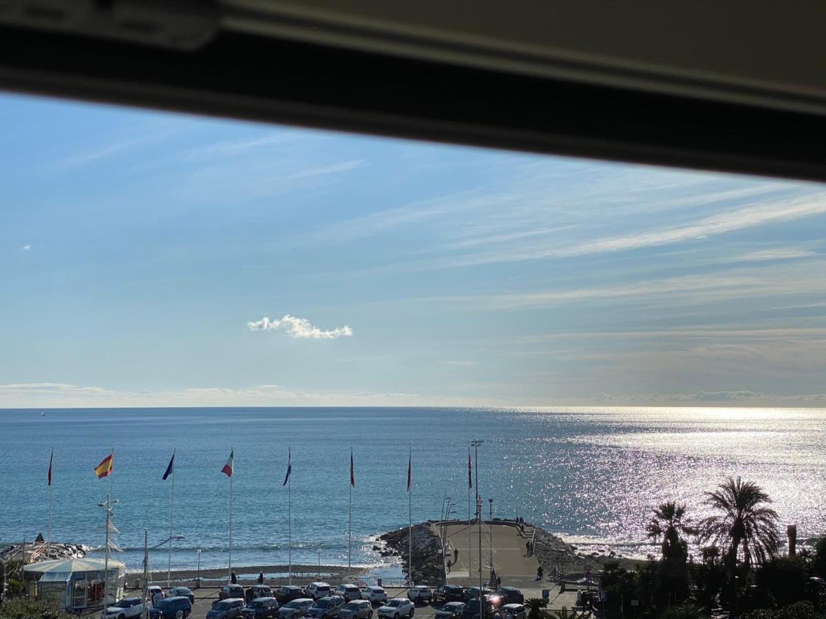 Casa Al Mare Lägenhet Varazze Exteriör bild