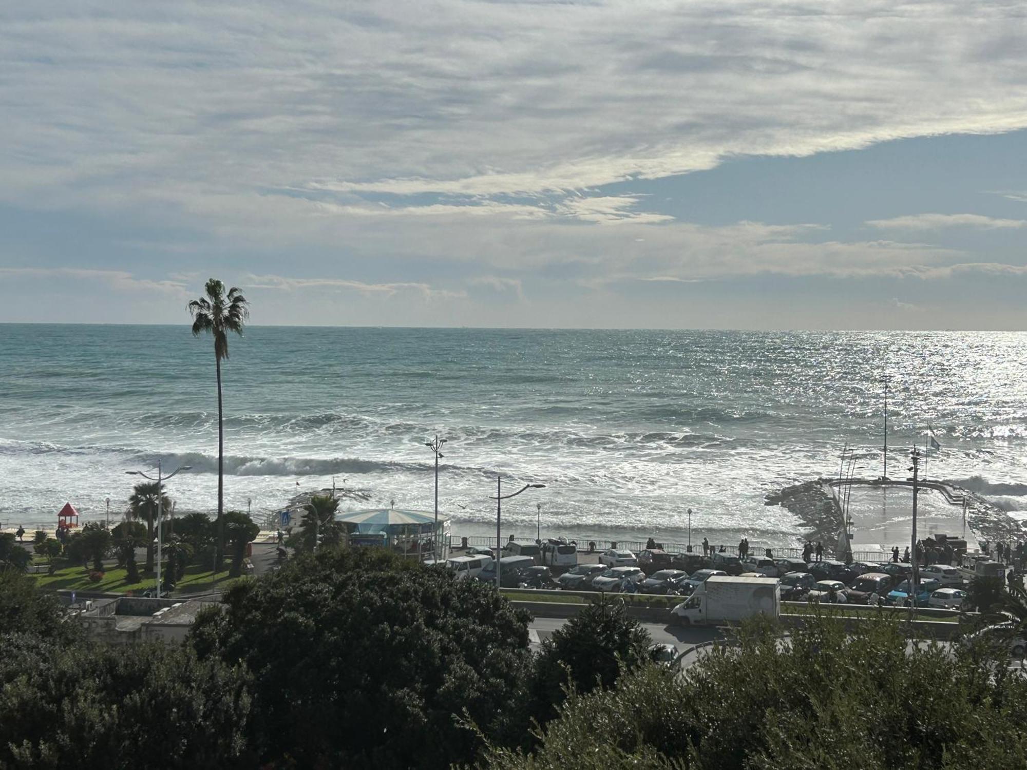 Casa Al Mare Lägenhet Varazze Exteriör bild